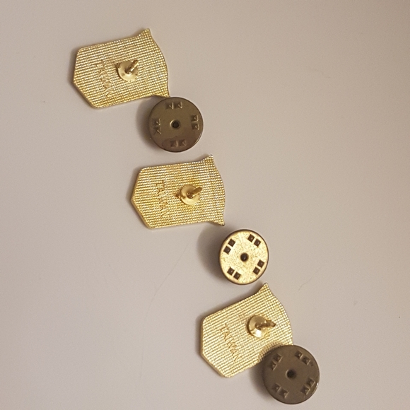 💲5️⃣ in 🛍️of2+  Manitoba Provincial Crest Pin B - Picture 10 of 10